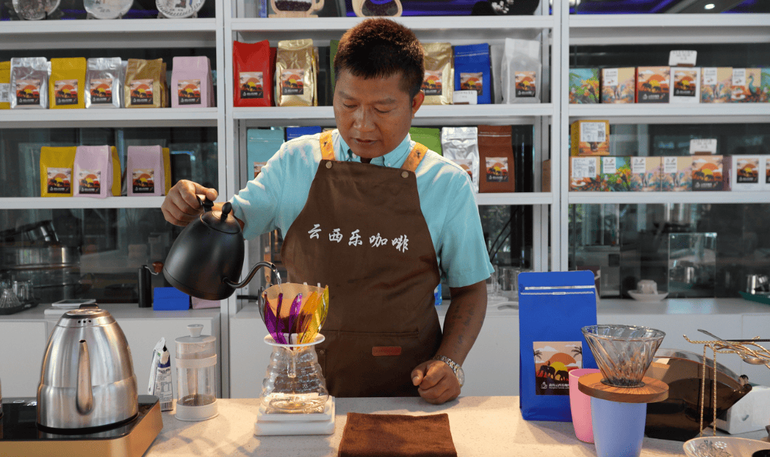 时】一杯咖啡煮出边疆振兴新图景CQ9电子app【乡村振兴进行(图5)